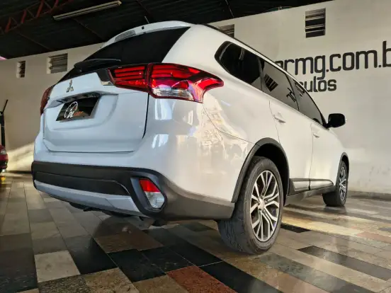 MITSUBISHI-OUTLANDER-2.0 16V GASOLINA 4P AUTOMÁTICO MITSUBISHI-OUTLANDER-2015