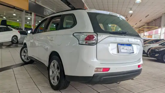 MITSUBISHI-OUTLANDER-2014