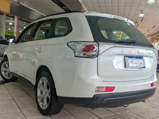 MITSUBISHI-OUTLANDER-2.0 16V GASOLINA 4P AUTOMÁTICO MITSUBISHI-OUTLANDER-2014