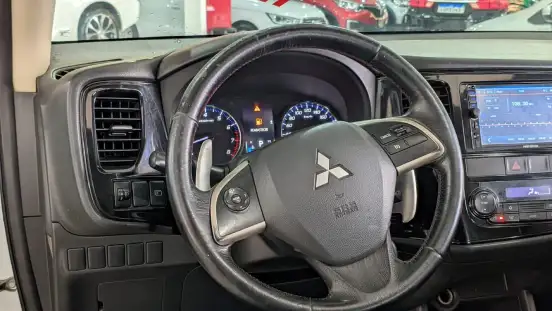 MITSUBISHI-OUTLANDER-2014