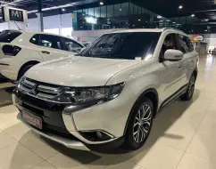 MITSUBISHI OUTLANDER 2.2 4X4 16V DIESEL 4P AUTOMÁTICO MITSUBISHI OUTLANDER 2.2 4X4 16V DIESEL 4P AUTOMÁTICO
