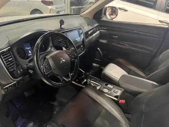 MITSUBISHI-OUTLANDER-2.2 4X4 16V DIESEL 4P AUTOMÁTICO MITSUBISHI-OUTLANDER-2018