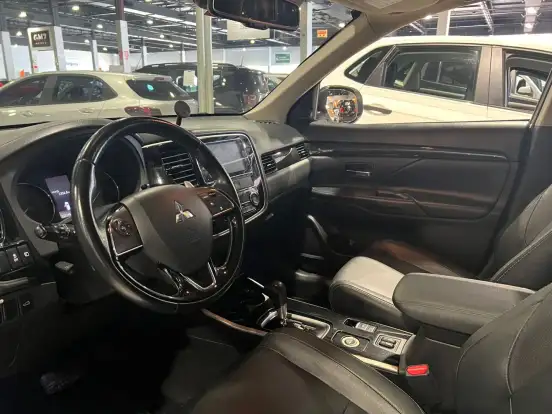 MITSUBISHI-OUTLANDER-2.2 4X4 16V DIESEL 4P AUTOMÁTICO MITSUBISHI-OUTLANDER-2018