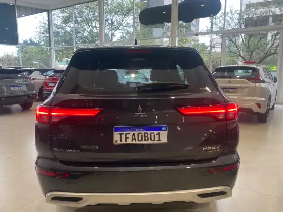 MITSUBISHI-OUTLANDER-2.4 PHEV SIGNATURE S-AWC DHT MITSUBISHI-OUTLANDER-2025