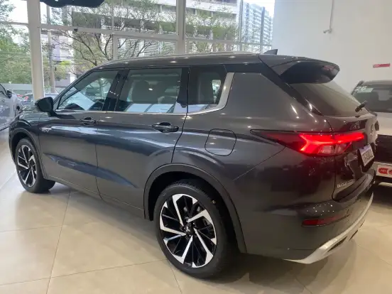 MITSUBISHI-OUTLANDER-2.4 PHEV SIGNATURE S-AWC DHT MITSUBISHI-OUTLANDER-2025