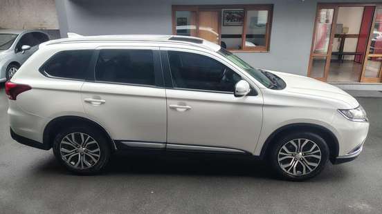 MITSUBISHI-OUTLANDER-2016