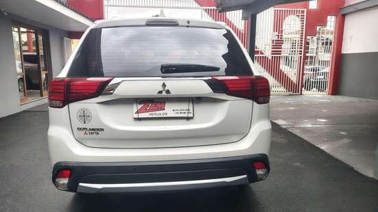 MITSUBISHI-OUTLANDER-2016