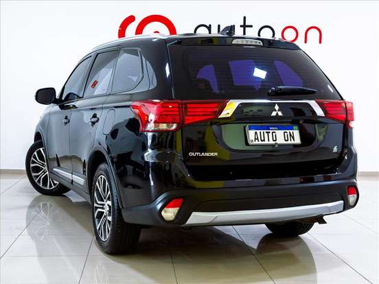 MITSUBISHI-OUTLANDER-2016