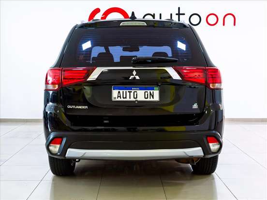 MITSUBISHI-OUTLANDER-2016