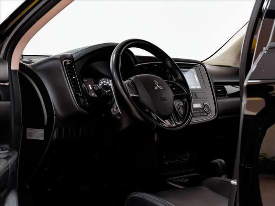 MITSUBISHI-OUTLANDER-2016