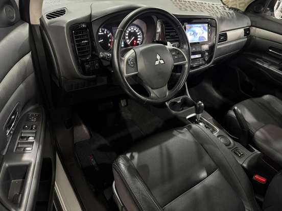 MITSUBISHI-OUTLANDER-2.0 16V GASOLINA 4P AUTOMÁTICO MITSUBISHI-OUTLANDER-2014