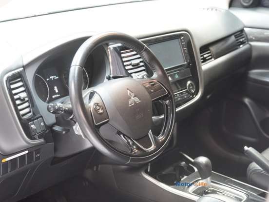 MITSUBISHI-OUTLANDER-2017
