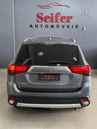 MITSUBISHI-OUTLANDER-2017