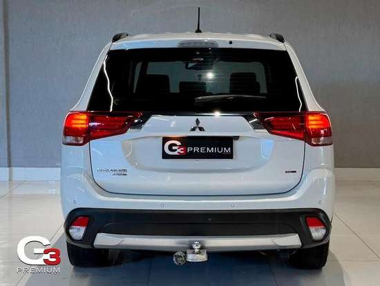 MITSUBISHI-OUTLANDER-2015