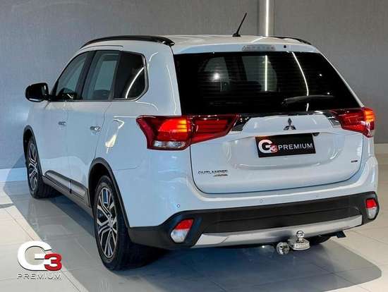 MITSUBISHI-OUTLANDER-2015