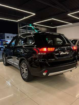 MITSUBISHI-OUTLANDER-2015