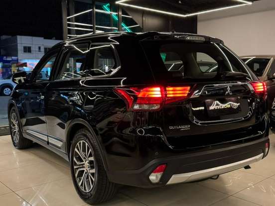 MITSUBISHI-OUTLANDER-2.2 4X4 16V DIESEL 4P AUTOMÁTICO MITSUBISHI-OUTLANDER-2015
