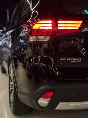 MITSUBISHI-OUTLANDER-2015