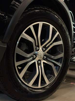 MITSUBISHI-OUTLANDER-2015