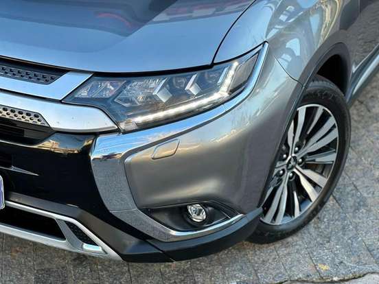 MITSUBISHI-OUTLANDER-2.2 MIVEC DI-D DIESEL HPE-S AWD AUTOMÁTICO MITSUBISHI-OUTLANDER-2018
