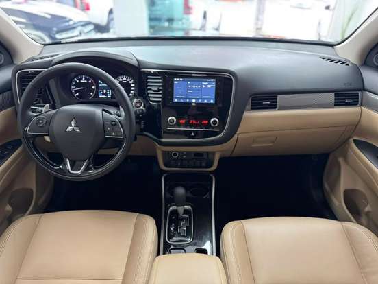 MITSUBISHI-OUTLANDER-2.2 MIVEC DI-D DIESEL HPE-S AWD AUTOMÁTICO MITSUBISHI-OUTLANDER-2021