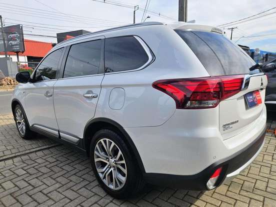 MITSUBISHI-OUTLANDER-2017