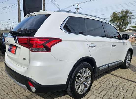 MITSUBISHI-OUTLANDER-2017