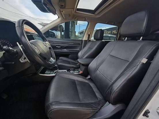 MITSUBISHI-OUTLANDER-3.0 GT 4X4 V6 24V GASOLINA 4P AUTOMÁTICO MITSUBISHI-OUTLANDER-2017