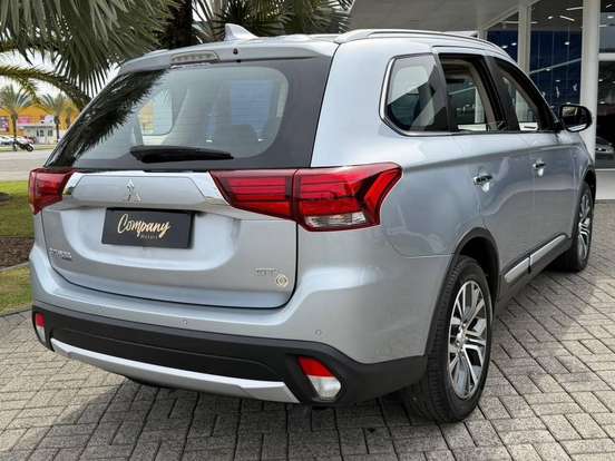 MITSUBISHI-OUTLANDER-3.0 GT 4X4 V6 24V GASOLINA 4P AUTOMÁTICO MITSUBISHI-OUTLANDER-2017