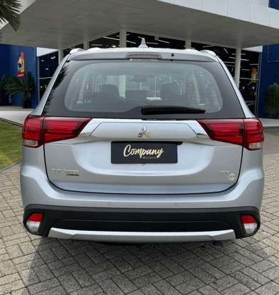 MITSUBISHI-OUTLANDER-3.0 GT 4X4 V6 24V GASOLINA 4P AUTOMÁTICO MITSUBISHI-OUTLANDER-2017