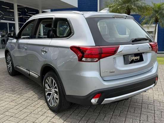 MITSUBISHI-OUTLANDER-3.0 GT 4X4 V6 24V GASOLINA 4P AUTOMÁTICO MITSUBISHI-OUTLANDER-2017