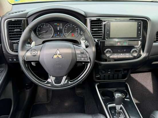 MITSUBISHI-OUTLANDER-3.0 GT 4X4 V6 24V GASOLINA 4P AUTOMÁTICO MITSUBISHI-OUTLANDER-2017