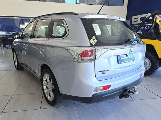 MITSUBISHI-OUTLANDER-2014