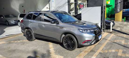 MITSUBISHI-OUTLANDER-2021