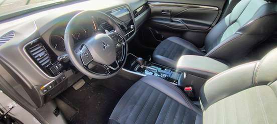 MITSUBISHI-OUTLANDER-2021