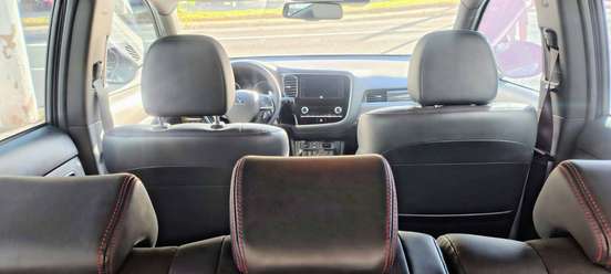 MITSUBISHI-OUTLANDER-2021