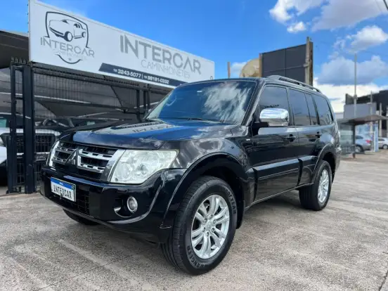 MITSUBISHI-PAJERO-2012