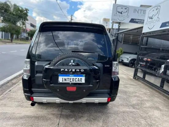 MITSUBISHI-PAJERO-2012