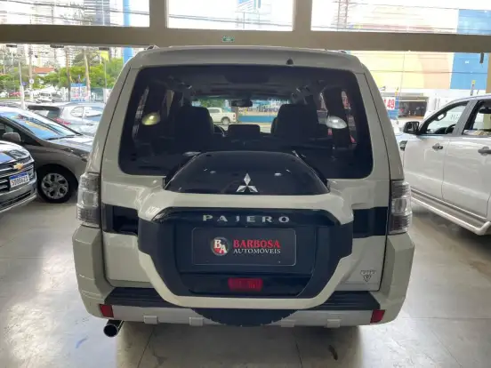MITSUBISHI-PAJERO-2017
