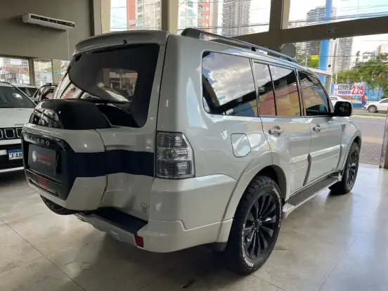 MITSUBISHI-PAJERO-3.2 HPE 4X4 7 LUGARES 16V TURBO INTERCOOLER DIESEL 4P AUTOMÁTICO MITSUBISHI-PAJERO-2017