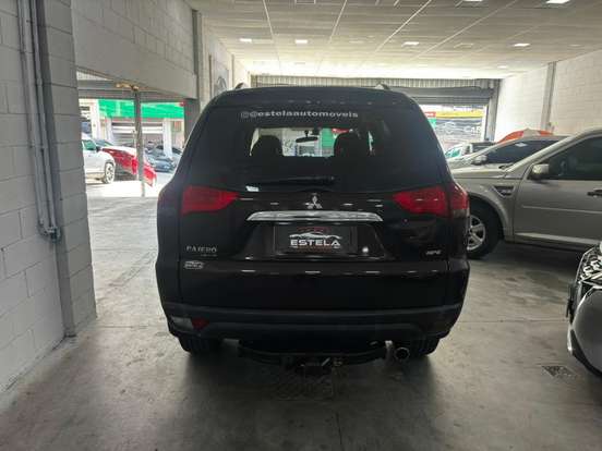 MITSUBISHI-PAJERO-2015