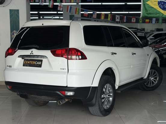 MITSUBISHI-PAJERO-2016