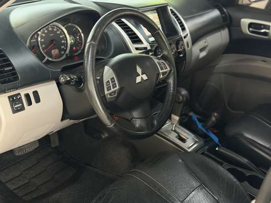 MITSUBISHI-PAJERO-2016
