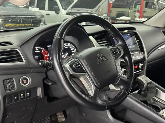 MITSUBISHI-PAJERO SPORT-2020