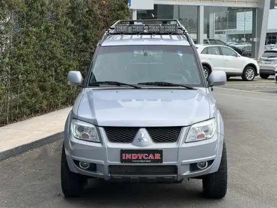 MITSUBISHI-PAJERO TR4-2012