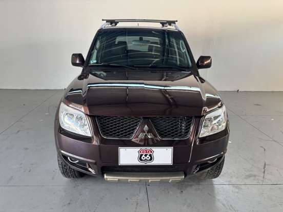 MITSUBISHI-PAJERO TR4-2.0 4X4 16V 140CV FLEX 4P AUTOMÁTICO MITSUBISHI-PAJERO TR4-2014