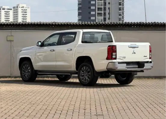 MITSUBISHI-TRITON-2.4 BITURBO DIESEL CD HPE-S 4X4 AUTOMÁTICO MITSUBISHI-TRITON-2025