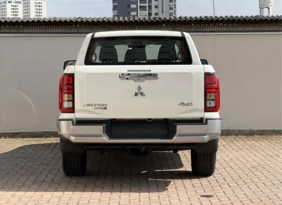 MITSUBISHI-TRITON-2.4 BITURBO DIESEL CD HPE-S 4X4 AUTOMÁTICO MITSUBISHI-TRITON-2025