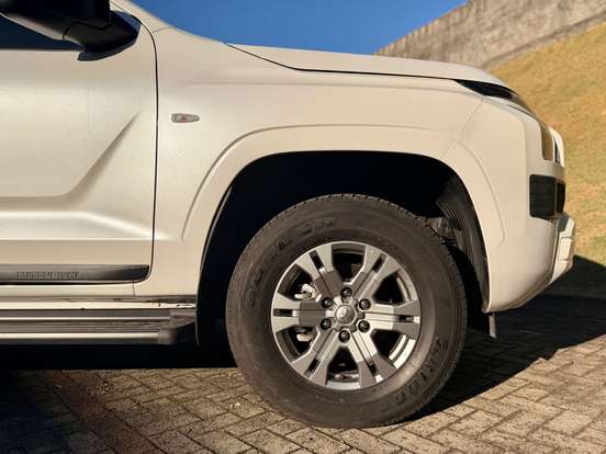 MITSUBISHI-TRITON-2.4 BITURBO DIESEL CD GLS 4X4 AUTOMÁTICO MITSUBISHI-TRITON-2025