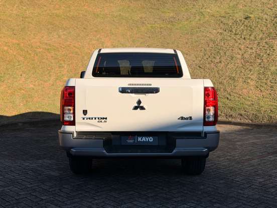 MITSUBISHI-TRITON-2.4 BITURBO DIESEL CD GLS 4X4 AUTOMÁTICO MITSUBISHI-TRITON-2025